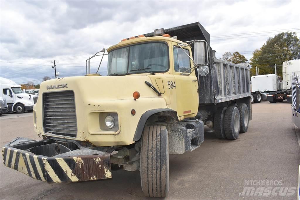 Mack DM690S Sora- ja kippiautot