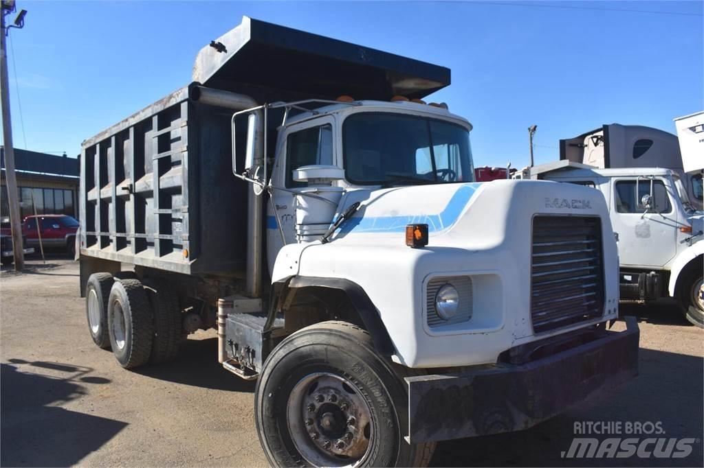 Mack DM690S Sora- ja kippiautot