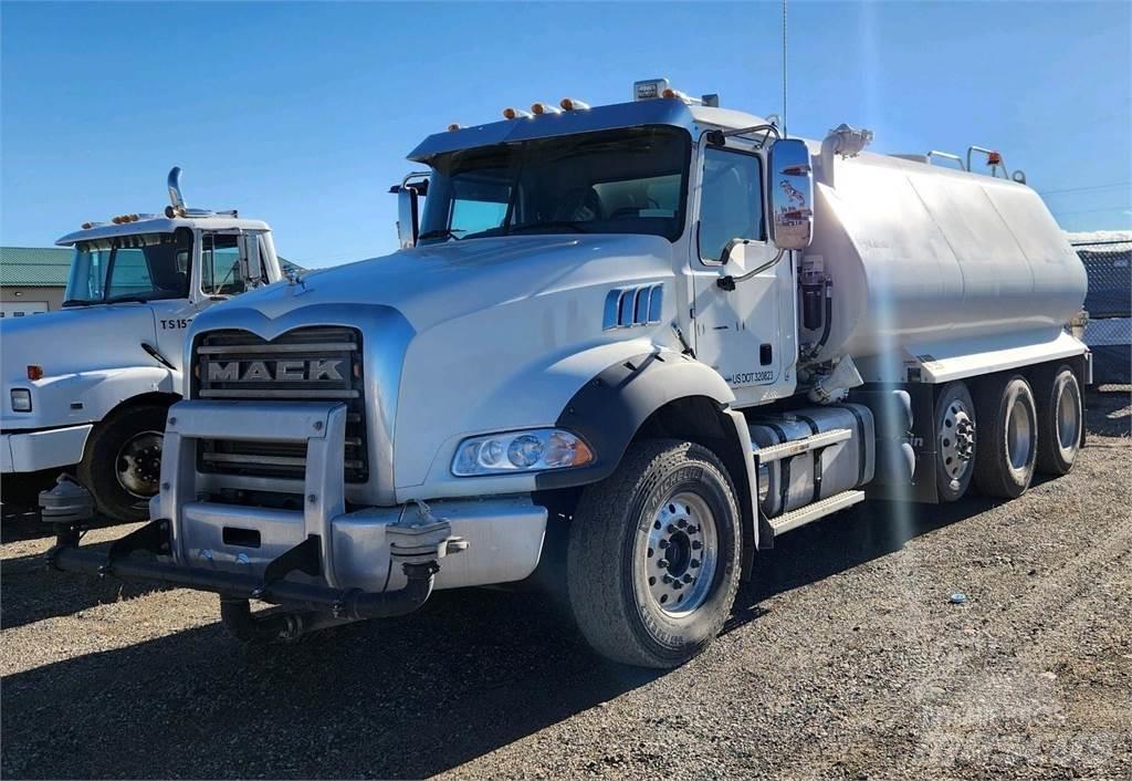 Mack GRANITE 84BR Vesisäiliöautot