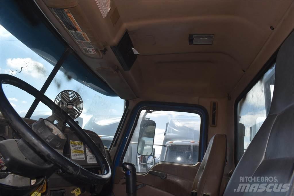 Mack GRANITE CV713 Nosturiautot