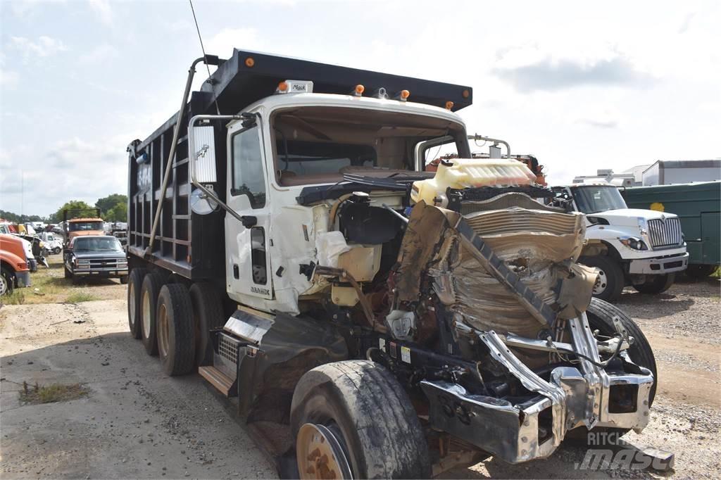 Mack GRANITE GU713 Sora- ja kippiautot