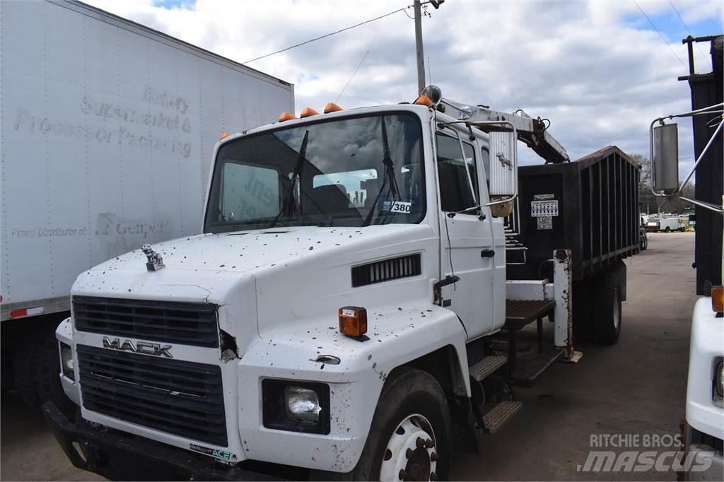 Mack MIDLINER CS300 Nosturiautot