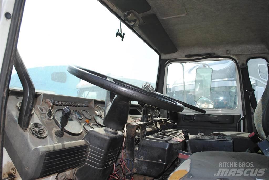 Mack MIDLINER MS250 Lakaisuautot
