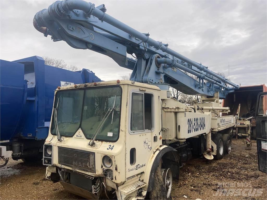 Mack MR686S Betonikuorma-autot