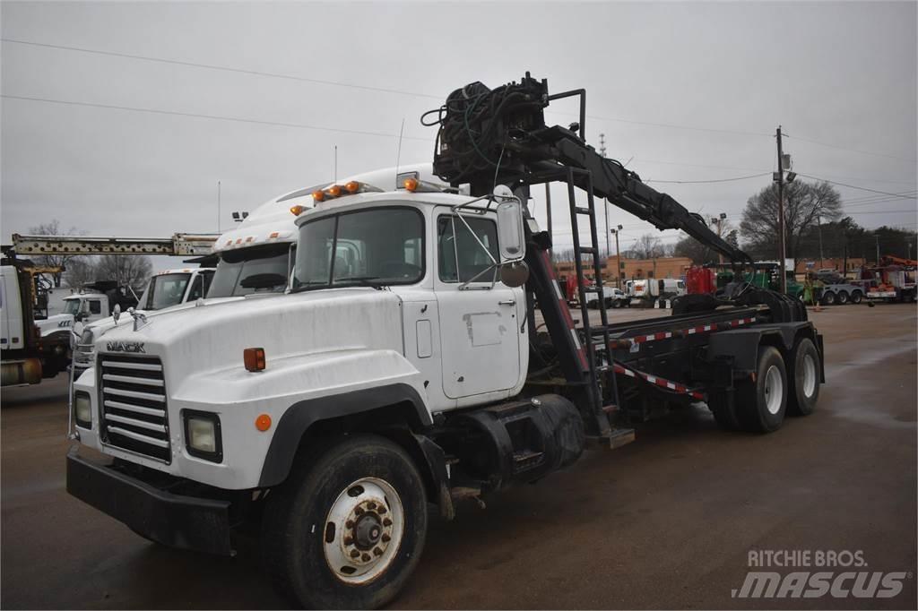 Mack RD688S Nosturiautot