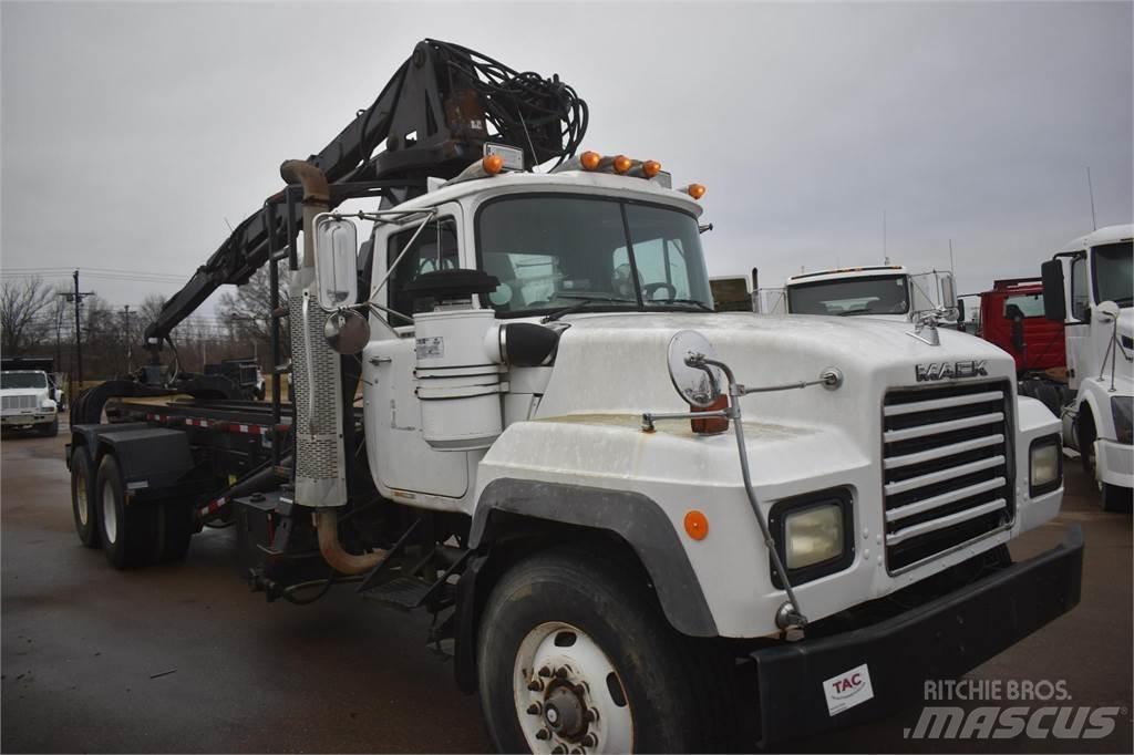 Mack RD688S Nosturiautot