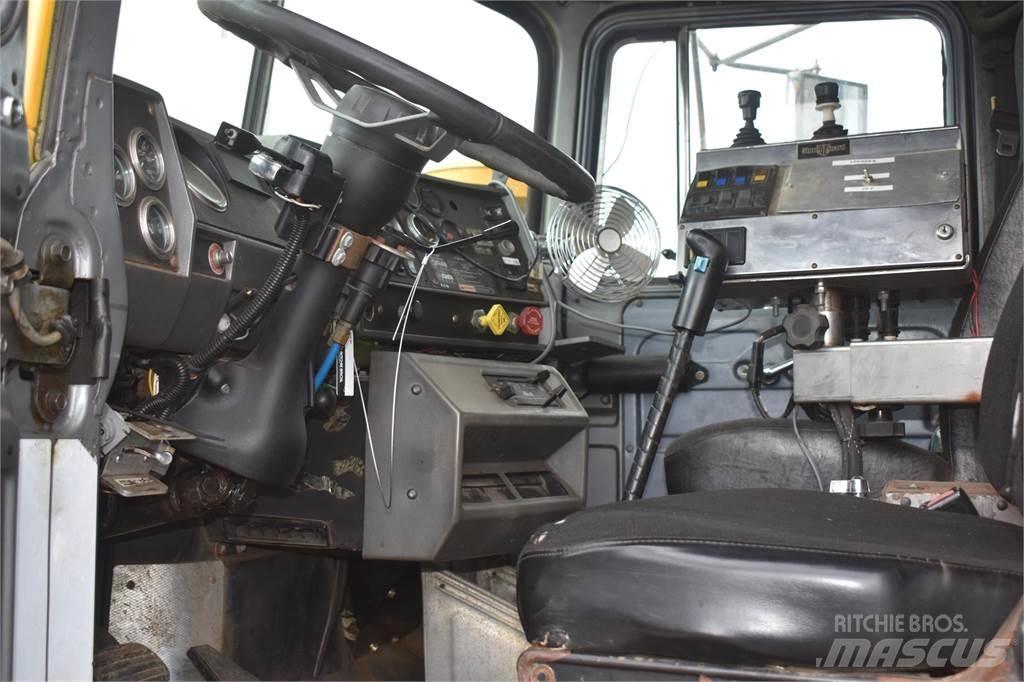 Mack RD688S Sora- ja kippiautot