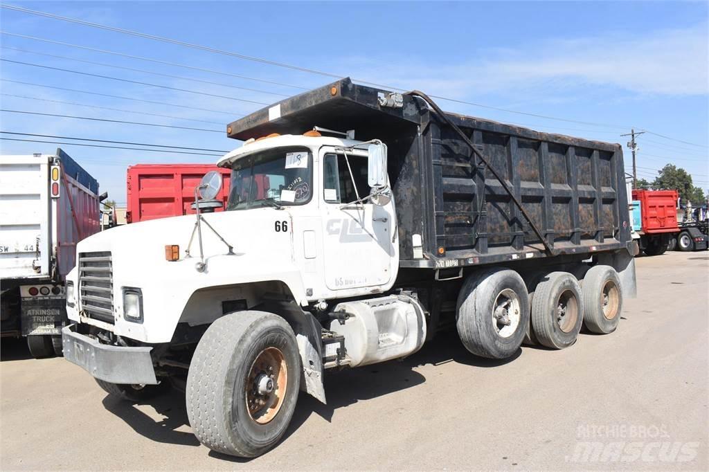 Mack RD688S Sora- ja kippiautot