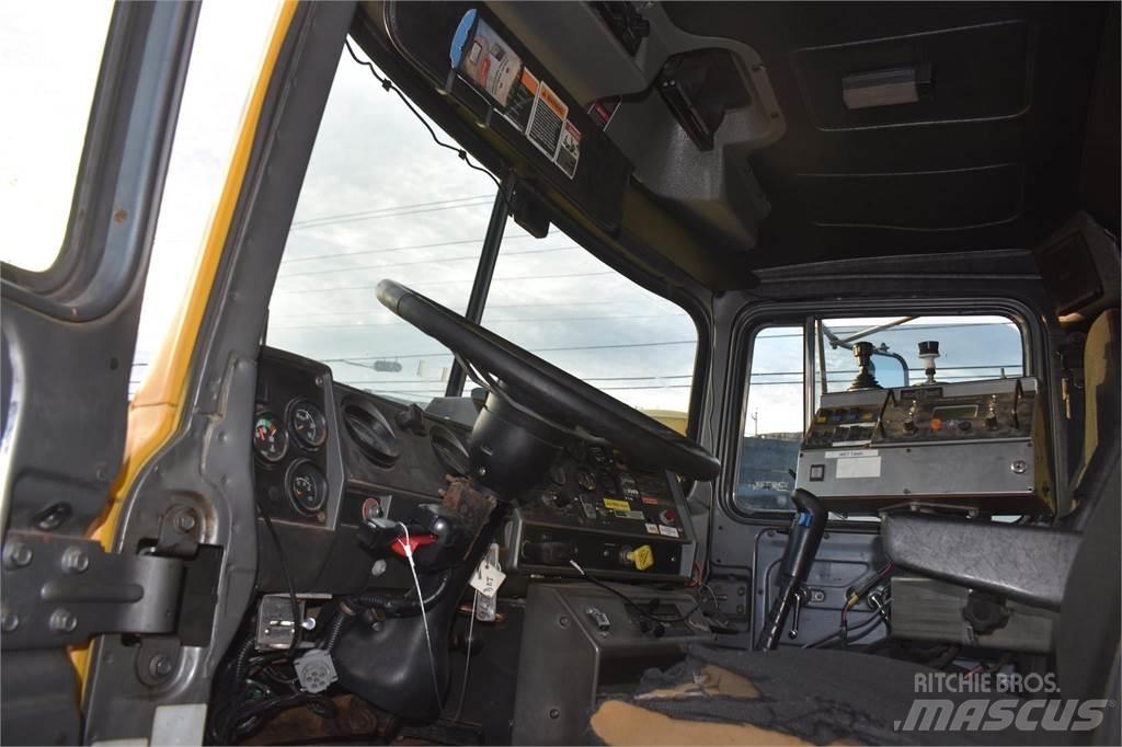 Mack RD688S Sora- ja kippiautot