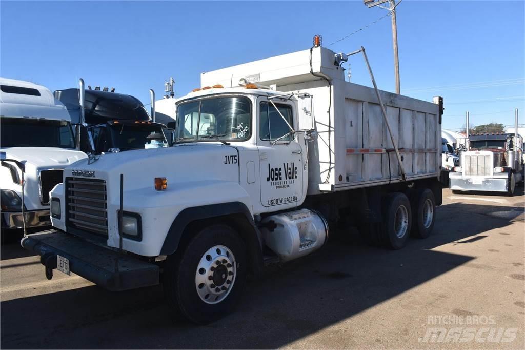 Mack RD688S Sora- ja kippiautot