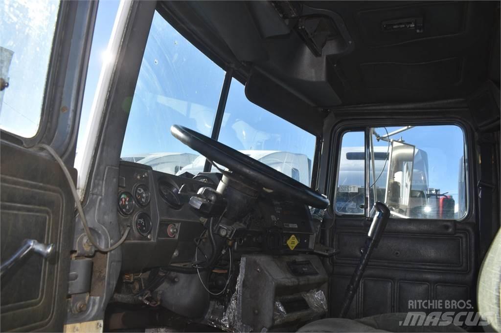 Mack RD688S Sora- ja kippiautot