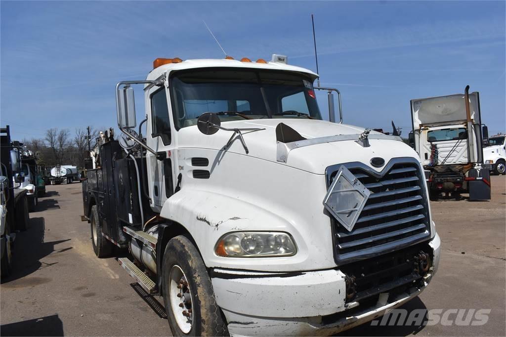 Mack VISION CX612 Tienhoitoautot