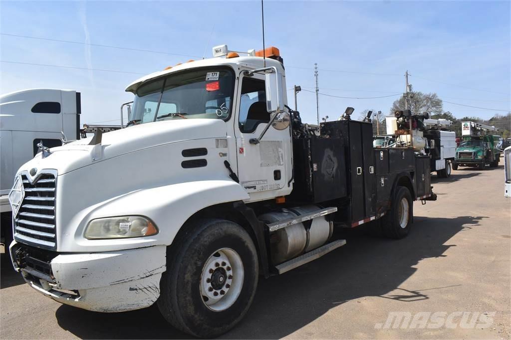 Mack VISION CX612 Tienhoitoautot