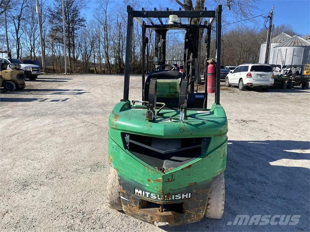 Mitsubishi FG30N Muut haarukkatrukit