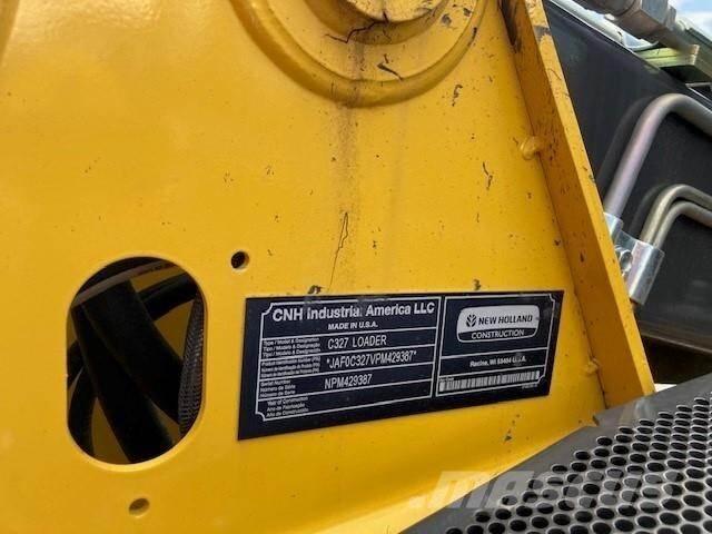 New Holland C327 Liukuohjatut kuormaajat