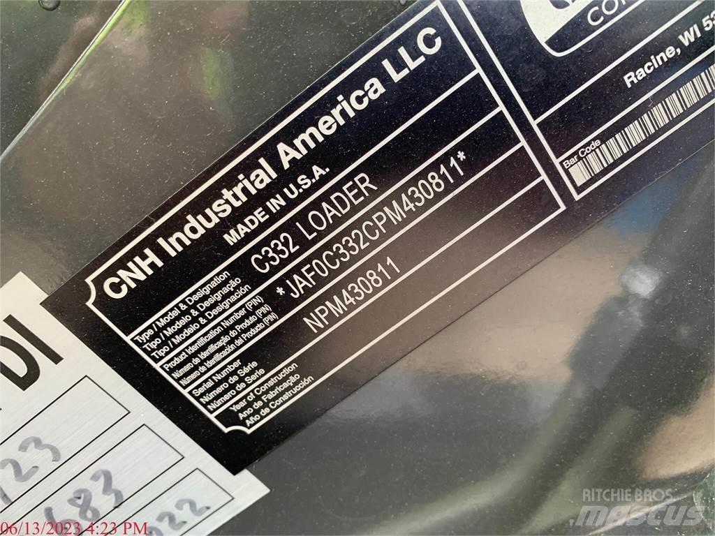 New Holland C332 Liukuohjatut kuormaajat