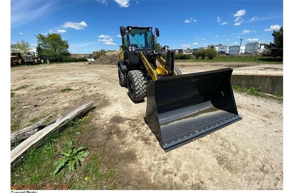 New Holland W80C Pyöräkuormaajat