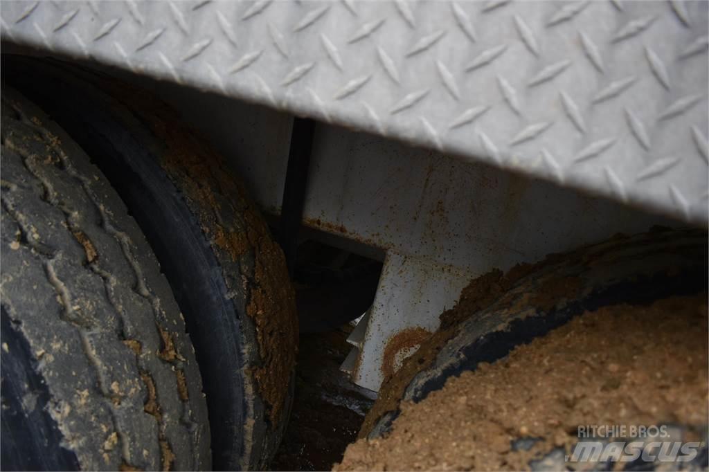  OVERLAND Säiliöperävaunut