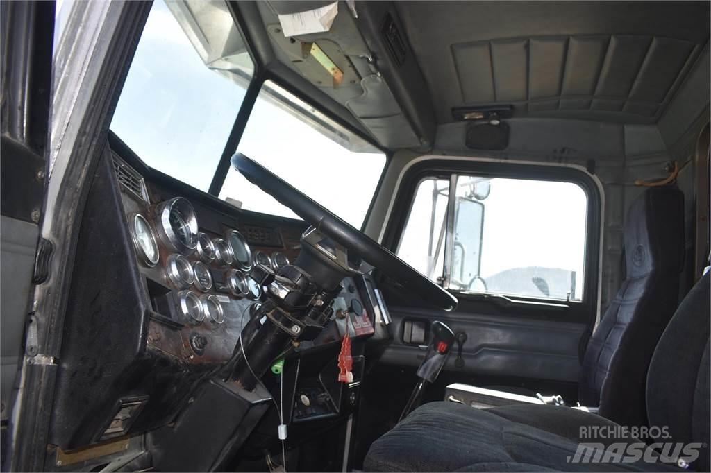 Peterbilt 379EXHD Sora- ja kippiautot