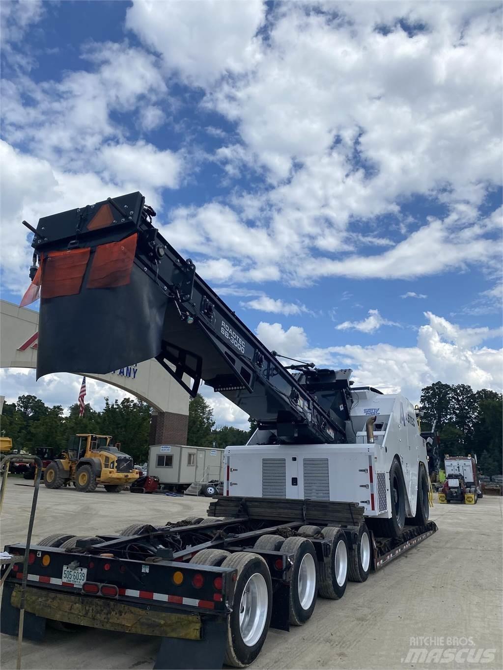 Roadtec SB3000 MTV (Material transport vehicle)