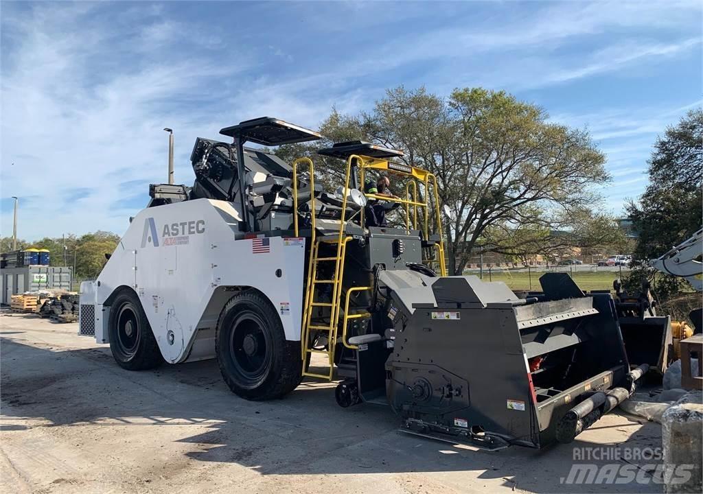 Roadtec SB3000 MTV (Material transport vehicle)