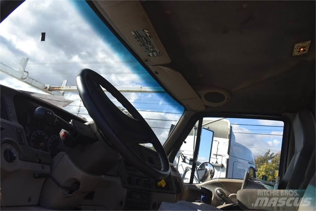 Sterling L8500 Nosturiautot