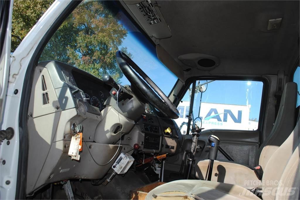 Sterling LT9500 Nosturiautot