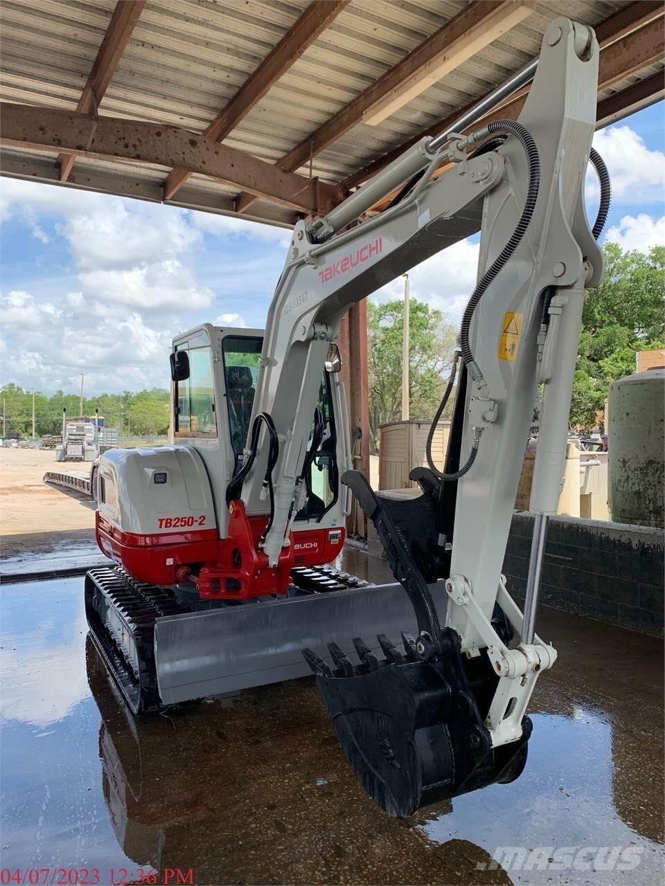 Takeuchi TB250-2 Minikaivukoneet < 7t