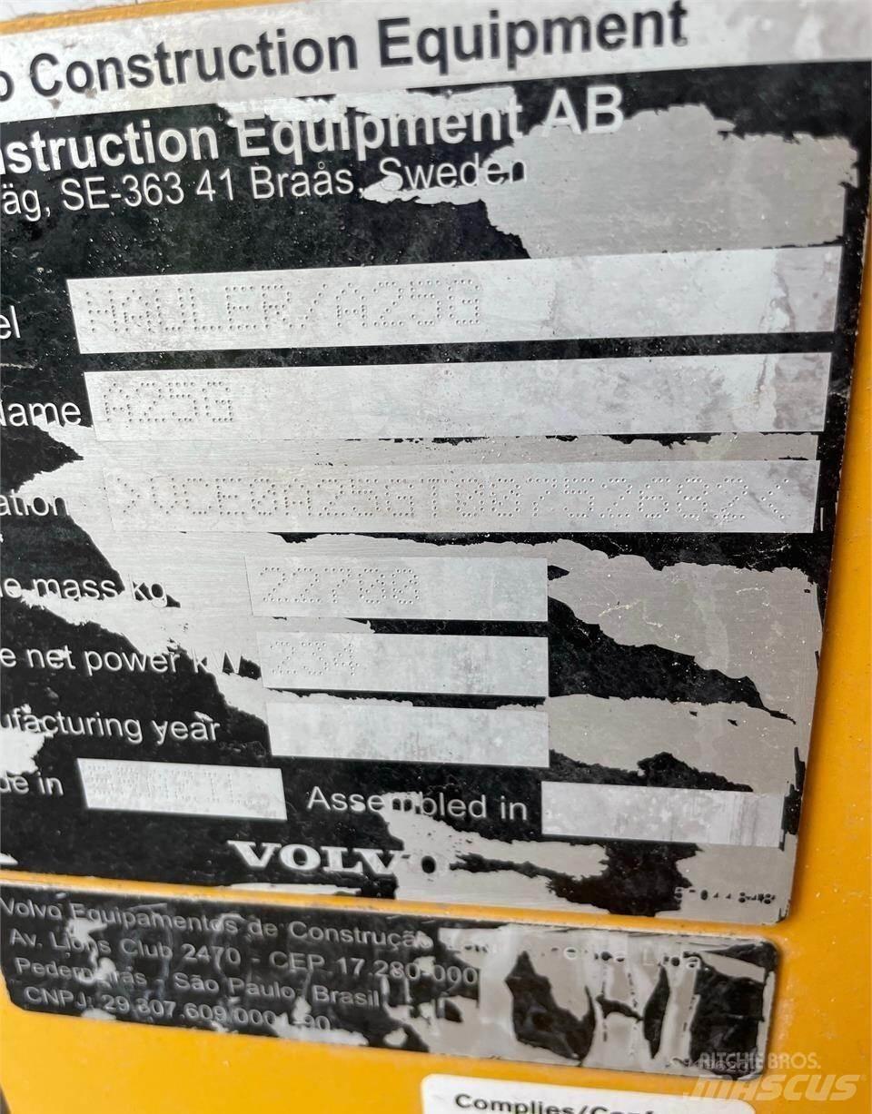 Volvo A25G Dumpperit