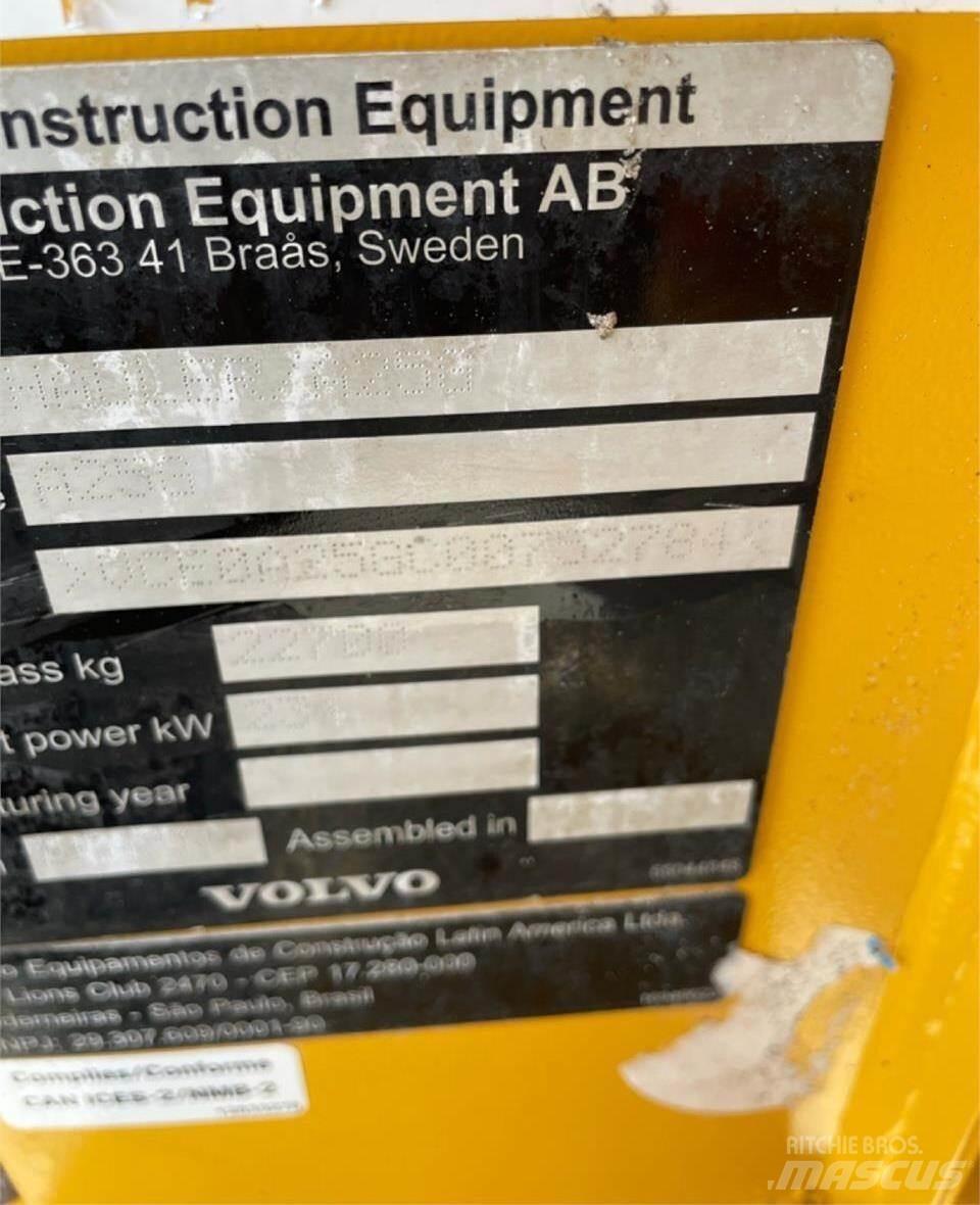 Volvo A25G Dumpperit