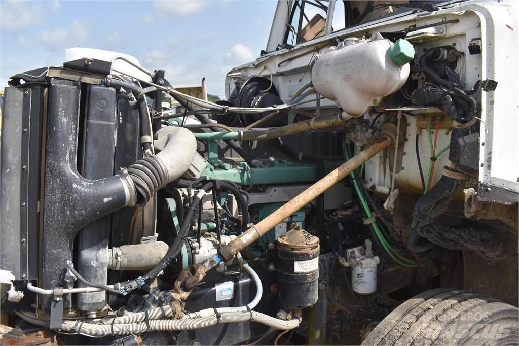 Volvo WG84B Sora- ja kippiautot