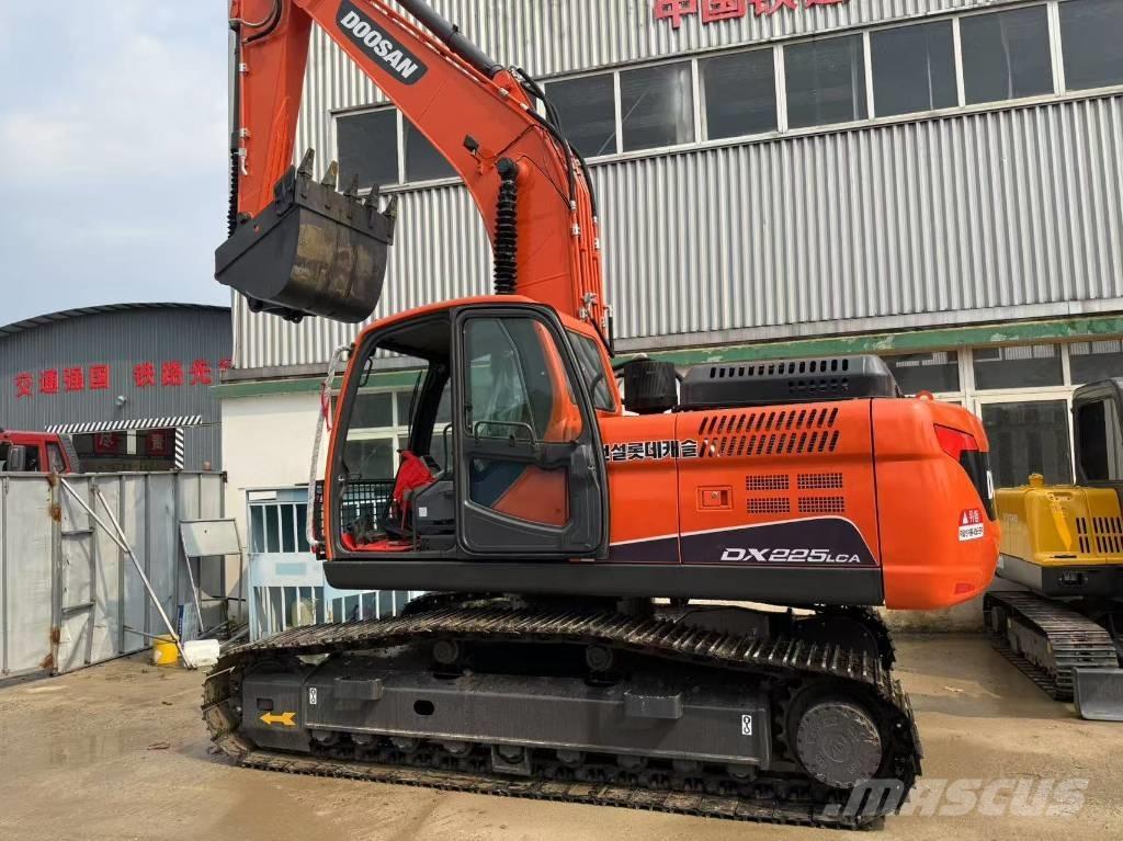 Doosan DX 225 LCA Telakaivukoneet