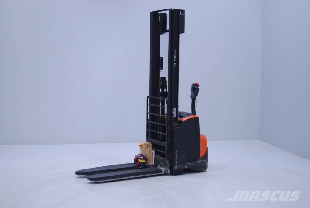 Toyota SWE120 Käyden ajettavat pinoamistrukit