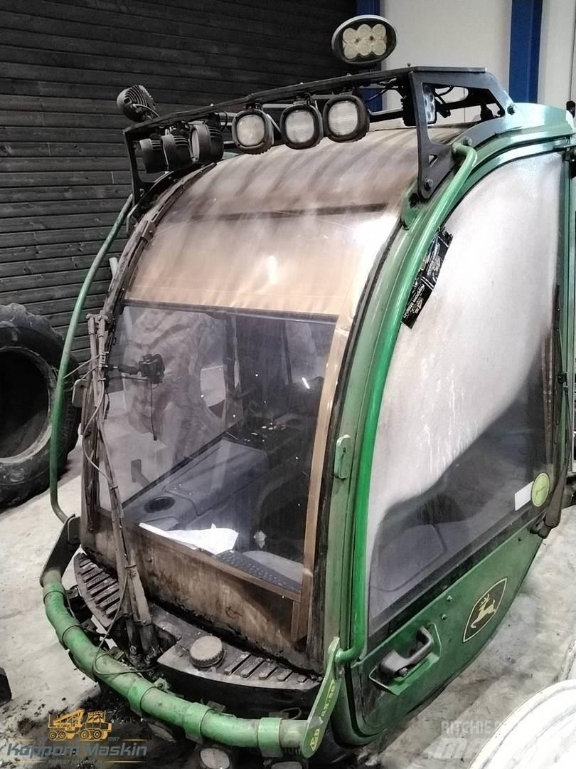 John Deere 1470g Ohjaamo ja sisusta