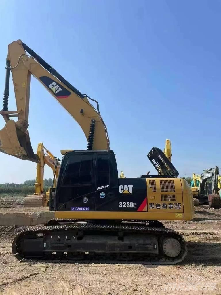 CAT 323D2 Telakaivukoneet