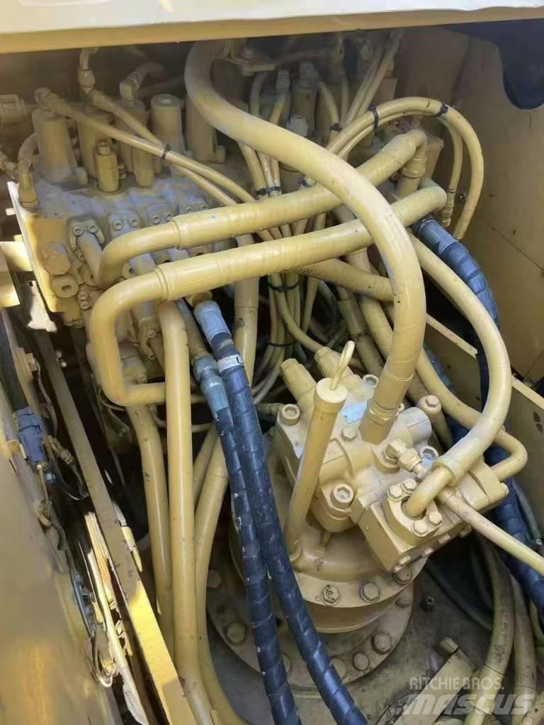 CAT 323D2 Telakaivukoneet