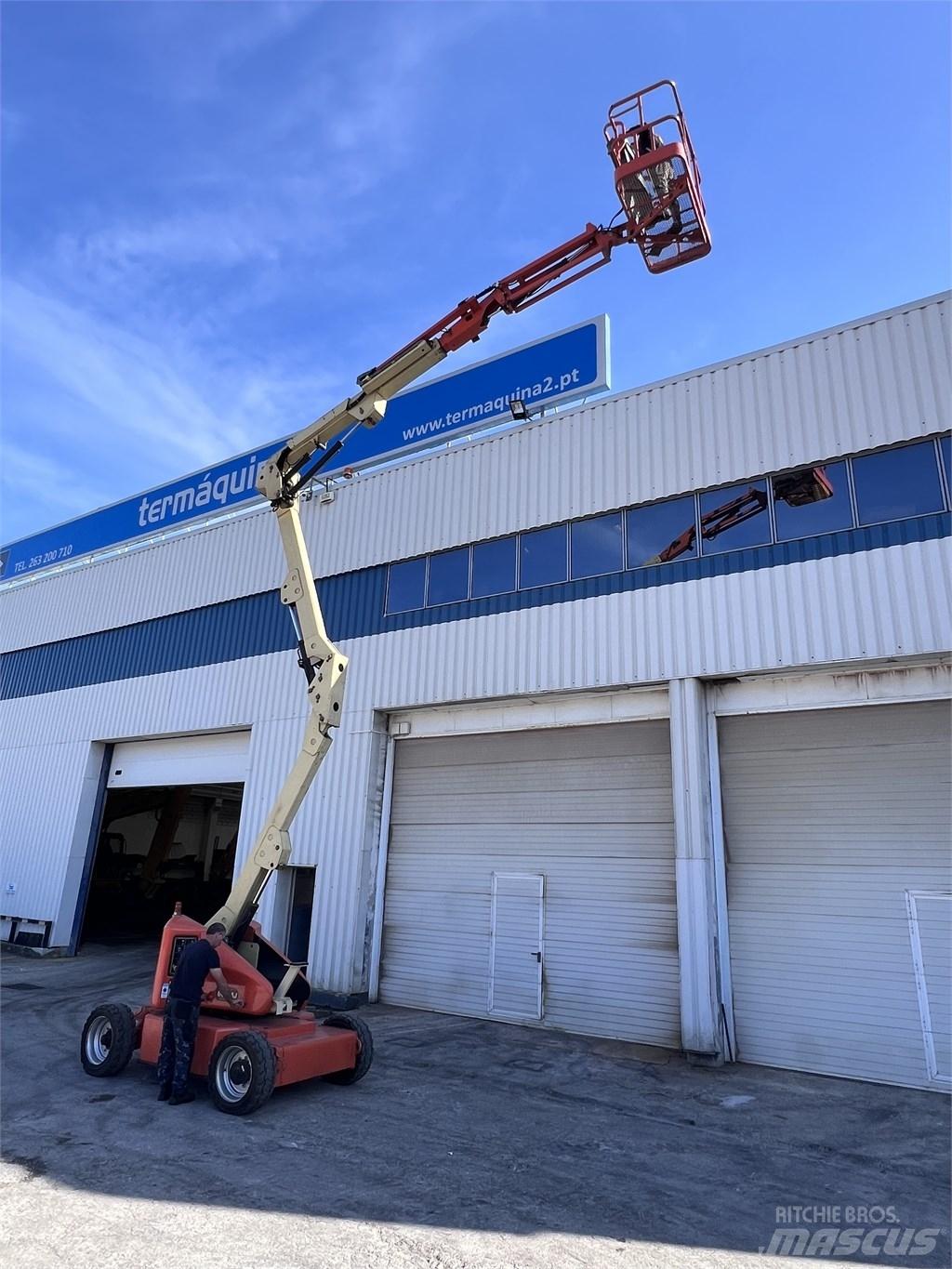 JLG E450 AJ Kuukulkijat