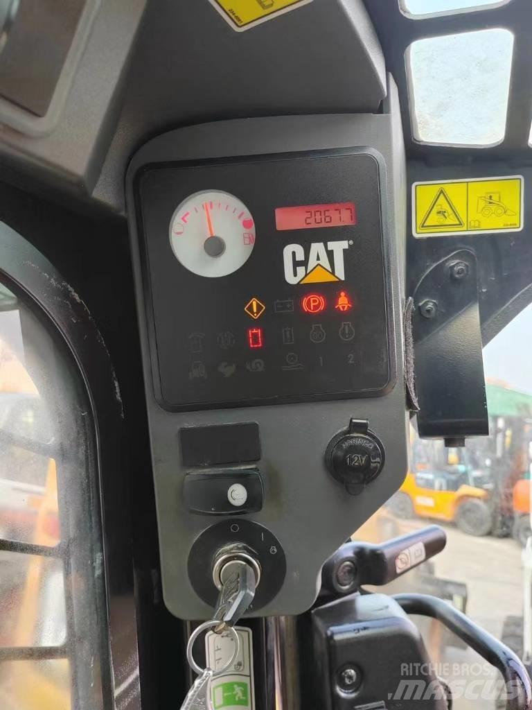 CAT 246 C Liukuohjatut kuormaajat