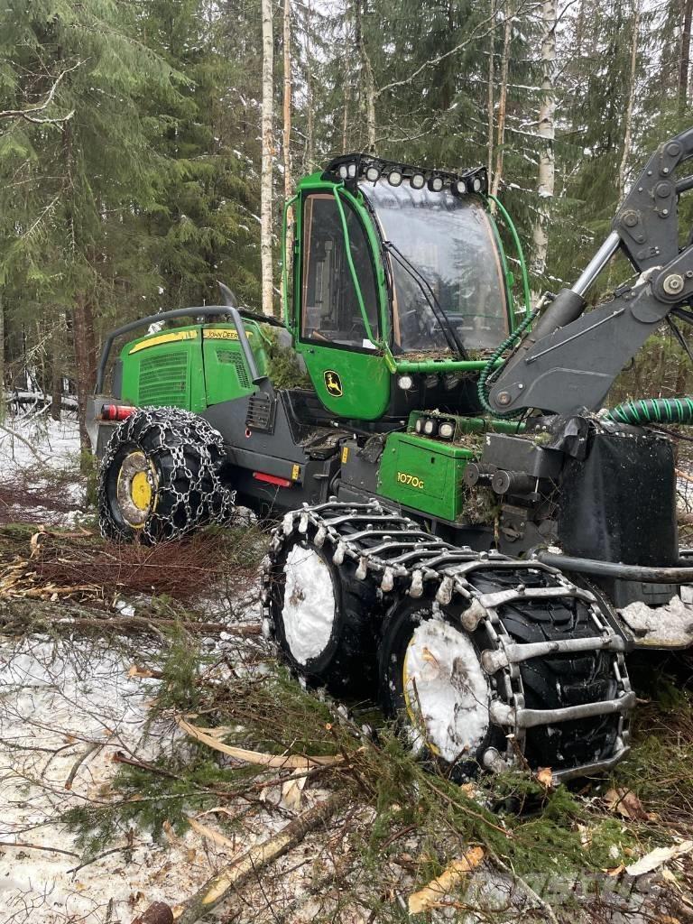 John Deere 1070 G Harvesterit