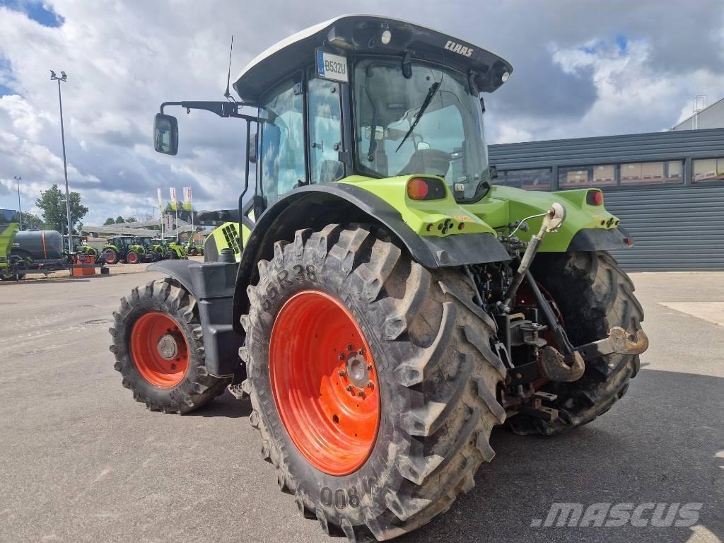 CLAAS Arion 640 CIS Traktorit