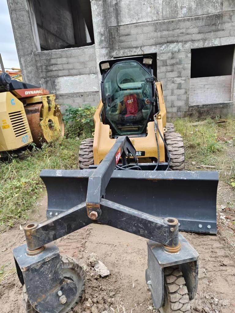 CAT 246C Liukuohjatut kuormaajat