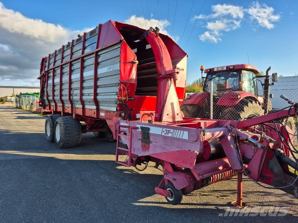 JF ES 3600 Keräävät noukinvaunut ja silppurivaunut