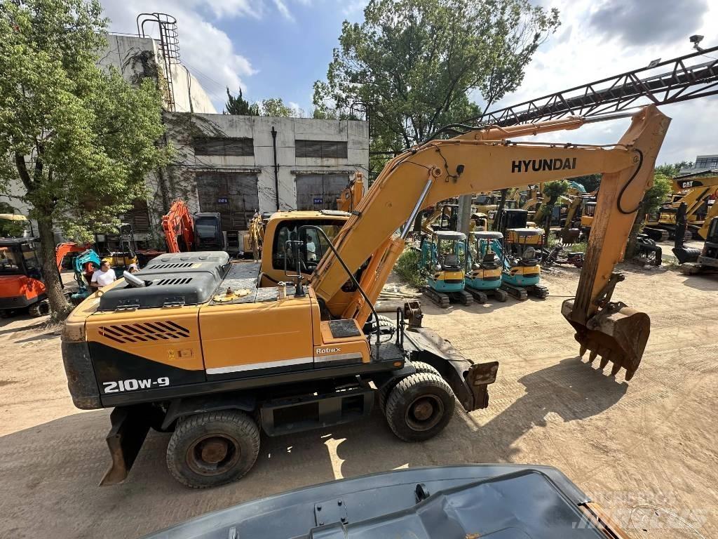 Hyundai R210W-9 Pyöräkaivukoneet