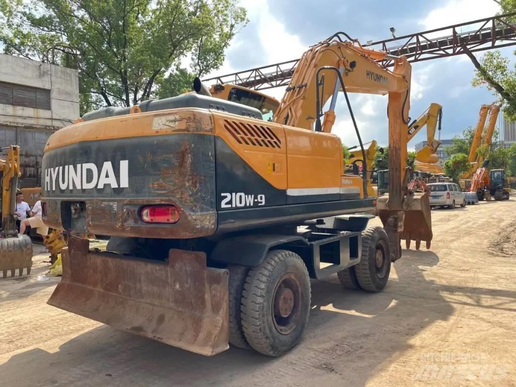 Hyundai R210W-9 Pyöräkaivukoneet