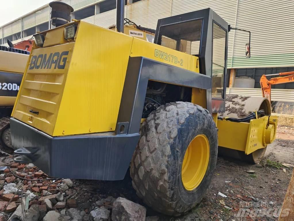 Bomag BW 217 Yksivalssijyrät