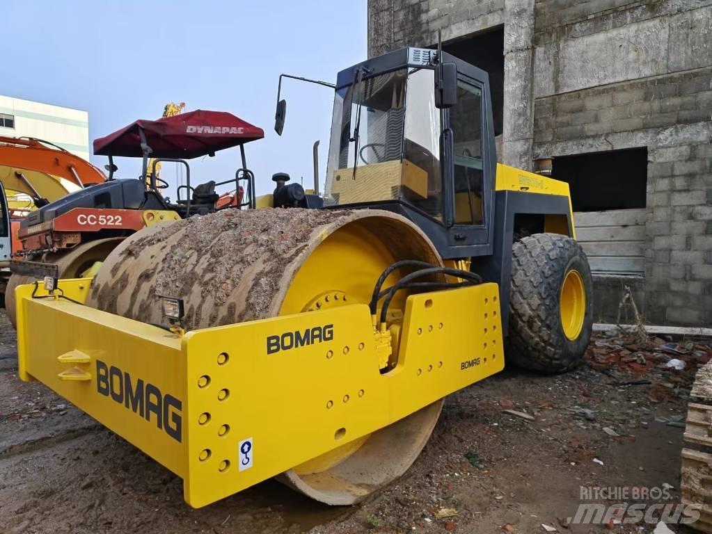 Bomag BW 217 Yksivalssijyrät