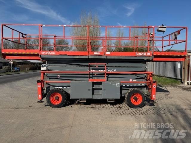 SkyJack SJ 9250 RT Saksilavat