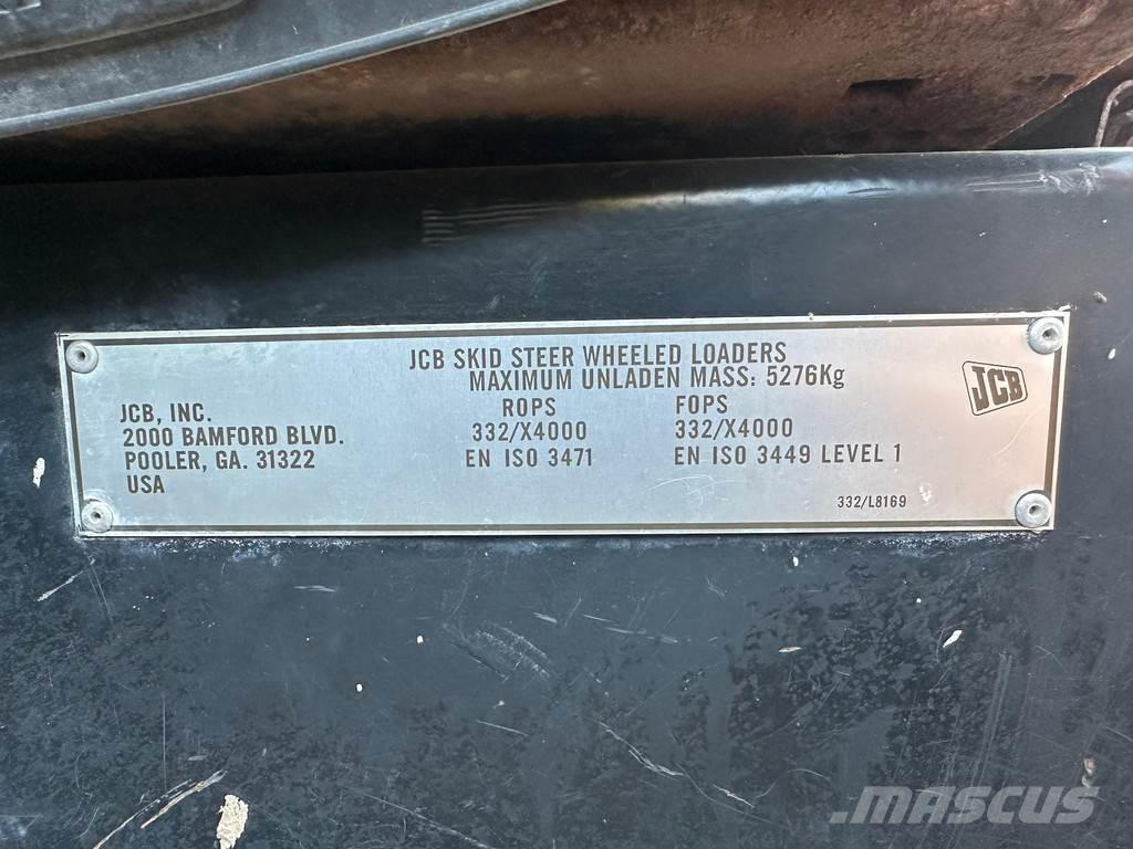 JCB 225 Pienkuormaajat