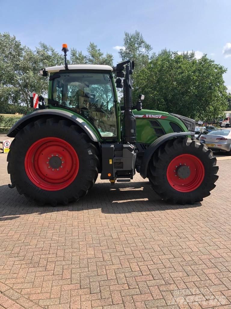 Fendt 718 Vario Traktorit
