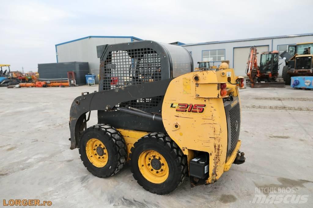 New Holland L 215 Liukuohjatut kuormaajat